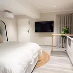 Lux Stylish Studio, 24Hr Security - Mouille Point, Walk To Promenade & 5Mins To Beach !
