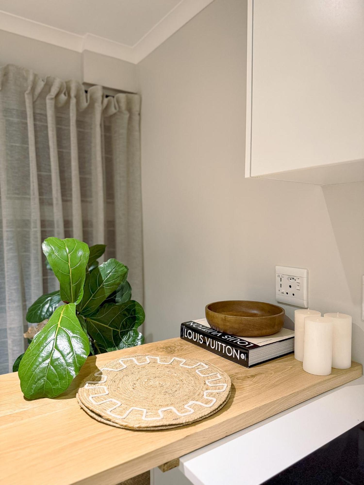 Lux Stylish Studio, 24hr Security - Mouille Point, Walk To Promenade & 5mins To ! *